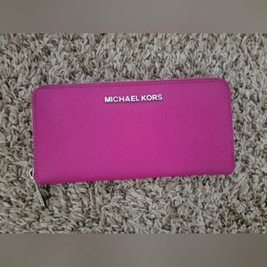 (SOLD) Michael Kors Jet Set Travel Continental Fuchsia Zip Around Wallet
